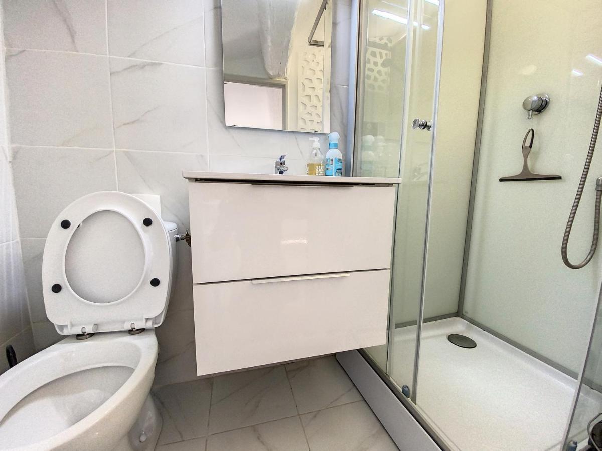 Petit St Louis Studio Mansarde Atypique Climatise Sete Bagian luar foto